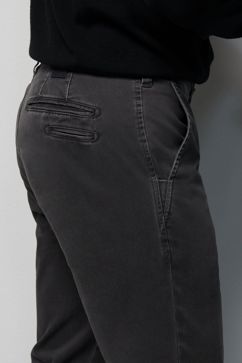 M5 DARK GREY 5 Pocket Chino
