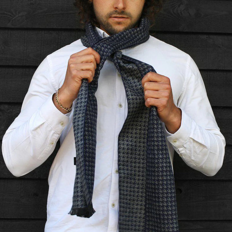 SWOLE PANDA Bamboo navy houndstooth Scarf