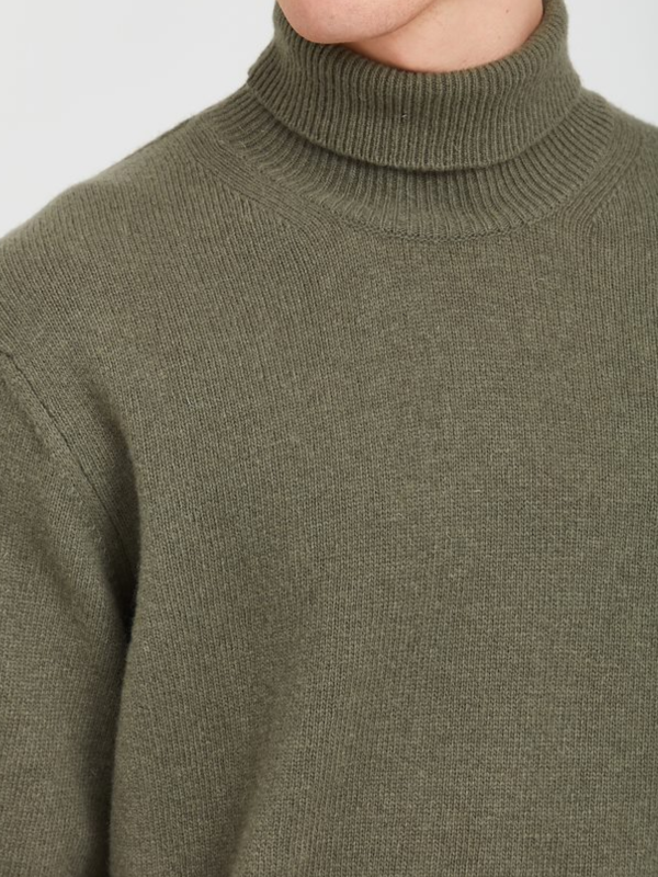 CASUAL FRIDAY OLIVE Roll Neck