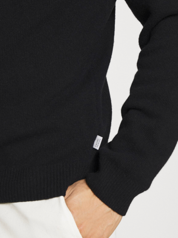 CASUAL FRIDAY Black Roll Neck